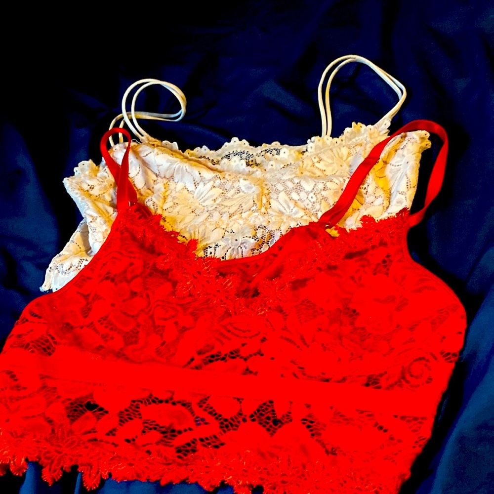 No petted no wire line Red and tan bra
